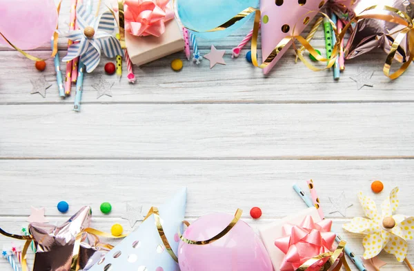 Gelukkige Verjaardag Feest Achtergrond Flat Lay Met Verjaardagshoed Confetti Linten — Stockfoto