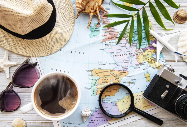 Überblick Über Das Zubehör Des Reisenden Unverzichtbare Urlaubsartikel Reisekonzept Hintergrund — Stockfoto