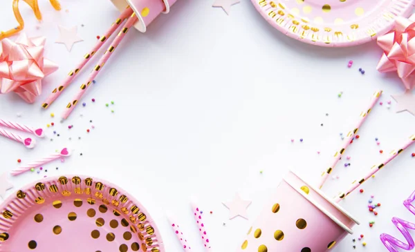 Doğum günü süslemeleri. Yukarıdan ücretsiz metin alanı olan tablo ayarı. Düz yatış, üst görünüm