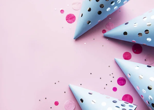 Joyeux Anniversaire Ou Fond De Fete Lay Plat Avec Chapeaux D Anniversaire Et Confettis Sur Fond Rose Vue Du Dessus Espace De Copie Salutation Presente Stock Photo Joyeux Anniversaire Ou Fond De Fete Lay Plat Avec Chapeaux D Anniversaire Et Confettis Sur Fond Rose Vue Du Dessus Espace De Copie Salutation Presente Stock Photo