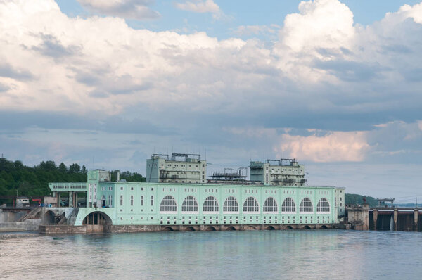 Летний пейзаж с видом Волховский ГЭС желе