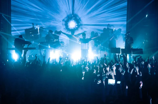 Yoann Lemoine actuando en el club Cosmonavt. Nombre artístico Woodkid — Foto de Stock