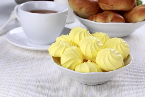 Tea party with meringue cookies and buns. — Stock Photo, Image