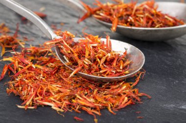 Aspir, yanlış safran, safran thistle. Carthamus tinctorius.