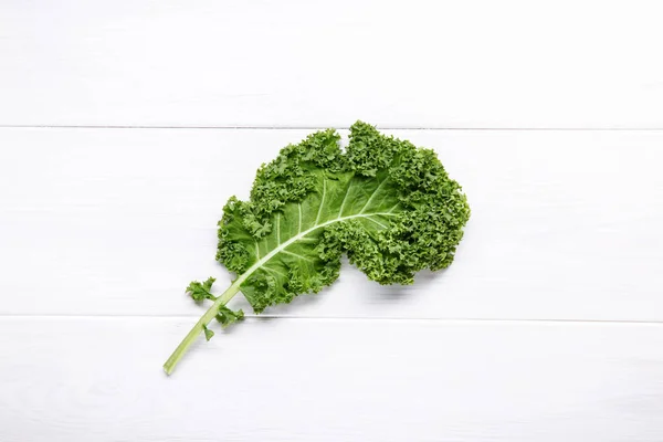 Fresh green organic kale leaf on white table. — Stock Photo, Image