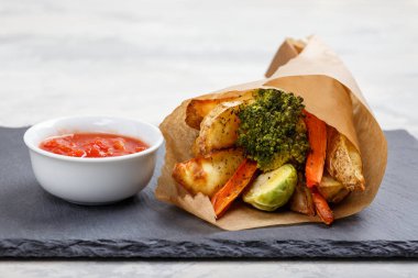 Fırında sebzeler, baharatlar ve bitkiler. Havuç., 