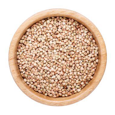 Tahta kasedeki çiğ organik yeşil karabuğday taneleri...