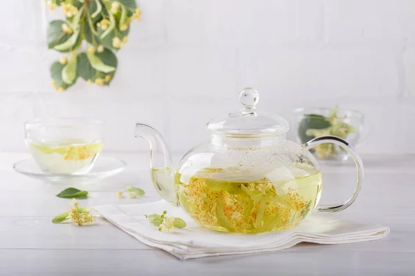 Thé Tilleul Dans Une Théière Transparente Théière Verre Avec Tisane — Photo