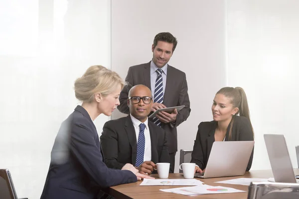 Businesspeople meeting in conference room — Stock Photo, Image