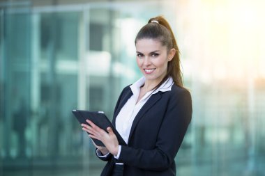 tablet pc kullanma iş kadını