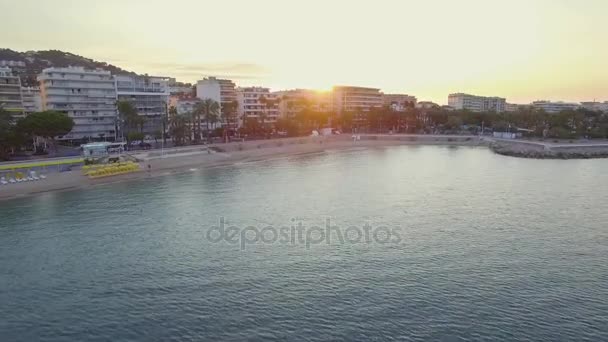Francia, Cannes, Vista aérea de la croiseta al amanecer — Vídeo de stock