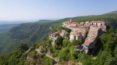Fransa, Alpes Maritimes, Gourdon havadan görünümü,