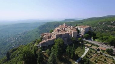 Fransa, Alpes Maritimes, Gourdon havadan görünümü,