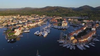 Fransa, Var, St Tropez Körfezi Port Grimaud