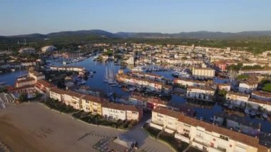 Fransa, Var, St Tropez Körfezi Port Grimaud