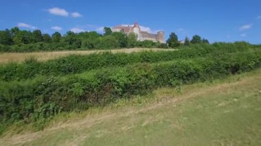 Fransa, Bordo, Cote d'Or, Chateauneuf en Auxois havadan görünümü