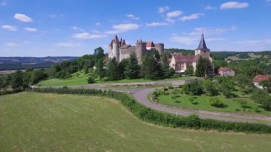 Fransa, Bordo, Cote d'Or, Chateauneuf en Auxois havadan görünümü