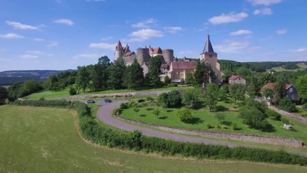 Γαλλίας, Μπορντό, Cote d'Or, αεροφωτογραφία της Chateauneuf en Auxois — Αρχείο Βίντεο