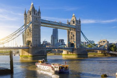 Londra, finans bölgesi ve Tower bridge