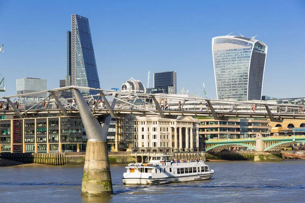 Londýn, pohled na most tisíciletí — Stock fotografie