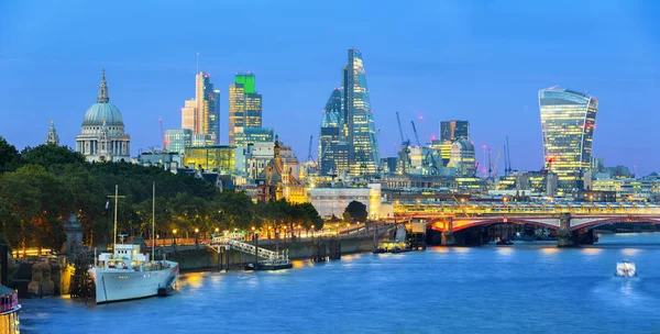ロンドン金融街のスカイライン — ストック写真