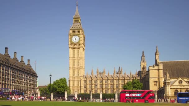 London, trafik runt parlamentet — Stockvideo