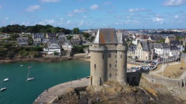 Saint Servan ve Solidor Kulesi 'nin havadan görünüşü, Saint Malo Fransa, Brittany' de.