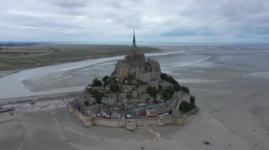 Mont Saint Michel 'in Normandiya, Fransa' daki hava manzarası