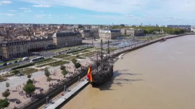 Bordeaux, Quai de Lune 'un havadan görünüşü ve de la bourse' un yeri
