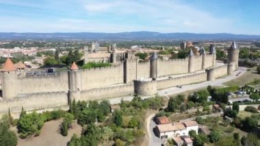 Carcassonne ortaçağ şehir ve kale Kalesi yukarıdan, Sourthern Fransa Hava Üstten Görünüm