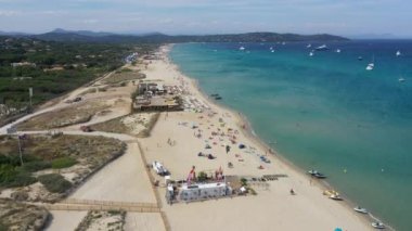 Pampelonne sahilinin havadan görünüşü, Fransız Rivierası 'nda St Tropez' e kadar olan meşhur plaj.