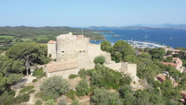 Vista Aérea Isla Porquerolles Parque Nacional Port Cros Pueblo Puerto — Vídeos de Stock