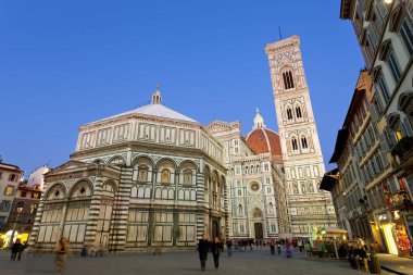 Florence, Duomo Santa Maria del Fiore Alacakaranlıkta 
