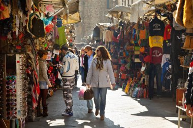 İtalya, Floransa, San Lorenzo Market 'te Turistler