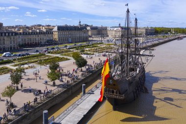 Bordeaux, Quai de Lune 'un havadan görünüşü ve de la bourse' un yeri