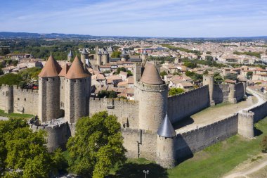 Carcassonne ortaçağ şehir ve kale Kalesi yukarıdan, Sourthern Fransa Hava Üstten Görünüm
