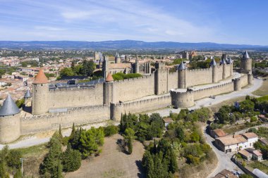 Carcassonne ortaçağ şehir ve kale Kalesi yukarıdan, Sourthern Fransa Hava Üstten Görünüm
