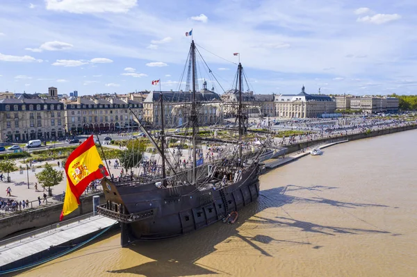 Bordeaux, Quai de Lune 'un havadan görünüşü ve de la bourse' un yeri
