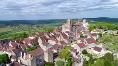 Vezelay 'in hava manzarası, Unesco dünya mirası alanı, Burgundy, Fransa