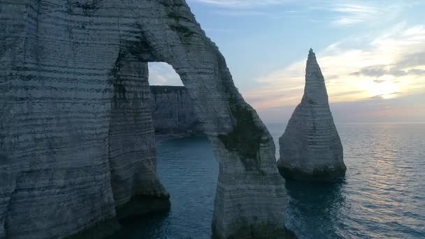 Fransa Normandiya Etretat Aval Günbatımındaki Hava Manzarası Kayalar Doğal Kemer — Stok video