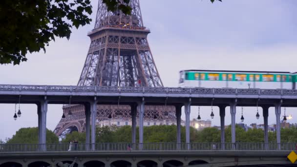 Párizs Légi Metró Pont Bir Hakeim — Stock videók