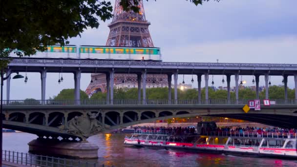 Paryż Metro Lotnicze Pont Bir Hakeim — Wideo stockowe