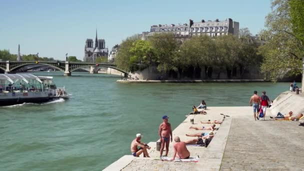 Seine Fluss Und Kreuzfahrtschiff Paris — Stockvideo