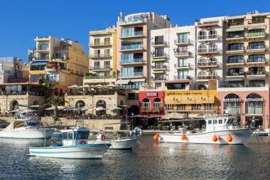 Spinola Körfezi 'nde restoranlar, St. Juliana' lar, Malta, Akdeniz, Avrupa