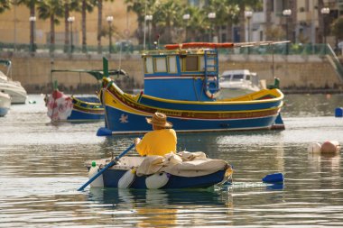Akdeniz adası Malta 'daki Marsaskala limanı.