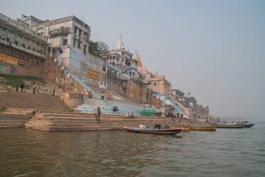 Varanasi, Hindistan - 17 Ocak 2016. Varanasi kutsal Ghats görünümünü
