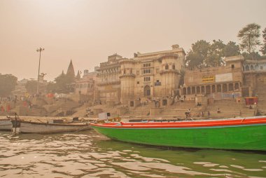 Varanasi, Hindistan - 17 Ocak 2016. Varanasi kutsal Ghats görünümünü