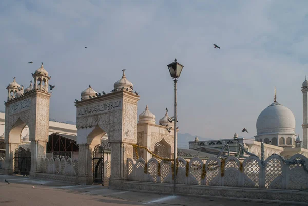 Хазратбал - мусульманская святыня в Шринагаре, Джамму и Кашмире, Индия — стоковое фото