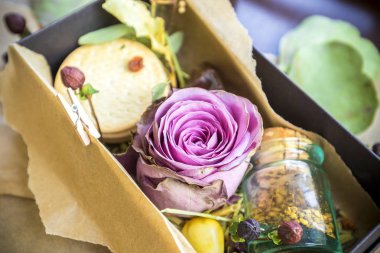 Küçük ayrıntılar çok kara kutu gül