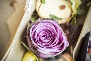 Küçük ayrıntılar çok kara kutu gül